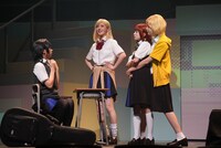 舞台「ささやくように恋を唄う」より。