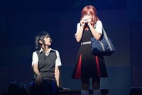 舞台「ささやくように恋を唄う」より。