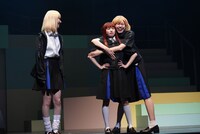 舞台「ささやくように恋を唄う」より。