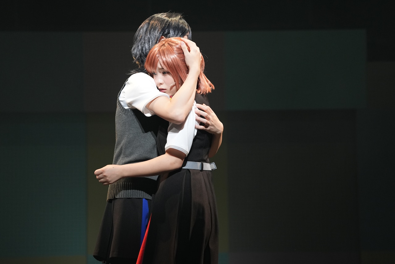 キャストが生歌・生演奏に挑戦、渡邉結衣・石井萌々果ら出演の「ささやくように恋を唄う」開幕