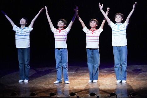 ミュージカル「ビリー・エリオット ～リトル・ダンサー～」オープニング公演の初日スペシャルカーテンコールの様子。（撮影：田中亜紀）