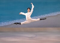 新国立劇場 こどものためのバレエ劇場 2024「人魚姫～ある少女の物語～」より、速水渉悟扮する王子。（撮影：鹿摩隆司）