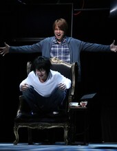「デスノート THE MUSICAL 浦井健治×小池徹平」(c)大場つぐみ・小畑健 / 集英社