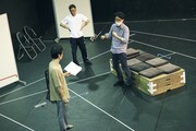 「彼方からのうた」上演に向け、サイモン・スティーヴンスと桐山知也が対談