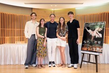 「シュツットガルト・バレエ団 2024年日本公演」記者会見より、左からフリーデマン・フォーゲル、エリサ・バデネス、タマシュ・デートリッヒ、マッケンジー・ブラウン、ガブリエル・フィゲレド。（Photo by Shoko Matsuhashi）