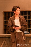 三人芝居「6006（ロクゼロゼロロク）」より。