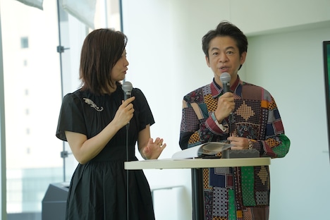 ヨーロッパ企画 第43回公演「来てけつかるべき新世界」記者会見の様子。永野宗典（右）。