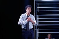 柿喰う客 新人単独公演2024「どんぞこ」より。（撮影：サギサカユウマ）