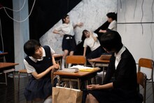 果てとチーク・あらためて公演「はやくぜんぶおわってしまえ」より。（撮影：上野哲太郎）