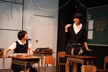 果てとチーク・あらためて公演「はやくぜんぶおわってしまえ」より。（撮影：上野哲太郎）