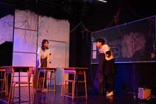 果てとチーク・あらためて公演「はやくぜんぶおわってしまえ」より。（撮影：上野哲太郎）