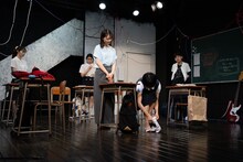 果てとチーク・あらためて公演「はやくぜんぶおわってしまえ」より。（撮影：上野哲太郎）