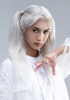 中川月碧扮するクロス。