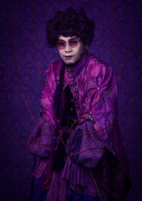 末満健一扮するモリゾ・コバックス。