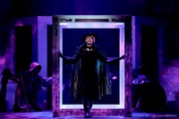 舞台「夢職人と忘れじの黒い妖精」より。