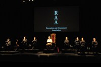 劇団青年座第257回公演 伝承～朗読劇二題「RAA-進駐軍特殊慰安所-」より。（撮影：坂本正郁）