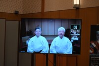 左から吉田玉助、吉田勘彌。