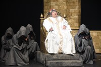 PARCO PRODUCE 2024「破門フェデリコ～くたばれ！十字軍～」フォトコールの様子。