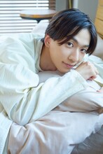 「吉高志音2025カレンダーブック」（東京ニュース通信社）より。