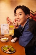 「吉高志音2025カレンダーブック」(東京ニュース通信社)より。