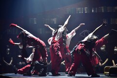 変な劇ができあがりました、山崎彬らが届ける没入型演劇「こんなんほろんでいい世界」幕開け