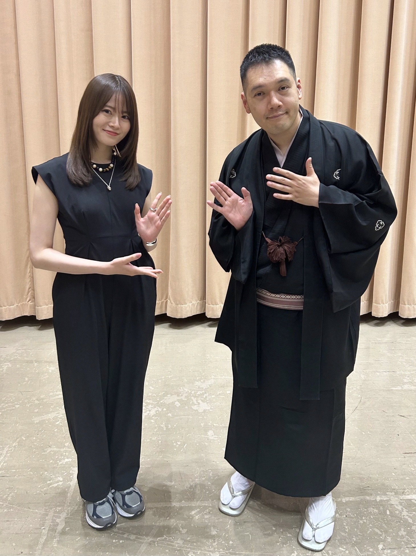左から山崎怜奈、神田伯山。（写真提供：NHK）