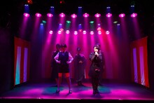 柿喰う客 FULL CONTACT「愉快犯」より。（撮影：サギサカユウマ）