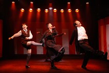 柿喰う客 FULL CONTACT「愉快犯」より。（撮影：サギサカユウマ）