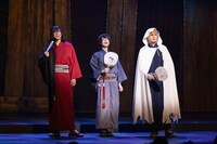 「ミュージカル『刀剣乱舞』 和泉守兼定 堀川国広 山姥切国広 参騎出陣 ～八百八町膝栗毛～」より。