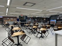 静まり返った深夜のJFK国際空港。