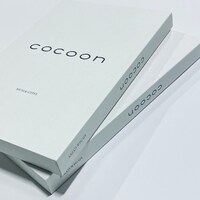 「cocoon」戯曲の書影。（装丁：川名潤、舞台写真：岡本尚