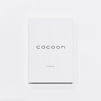 「cocoon」戯曲の書影。（装丁：川名潤、舞台写真：岡本尚文）