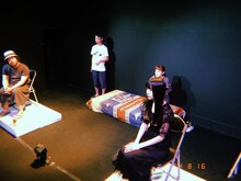 排気口新作公演「暗愁行尸」より。