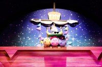 夏休み！オン・ステージ「パペットミュージカル すみっコぐらし とびだす絵本とひみつのコ」より。（撮影：佐藤薫）(c)2019日本すみっコぐらし協会映画部／日本すみっコぐらし協会演劇部