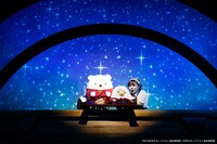 夏休み！オン・ステージ「パペットミュージカル すみっコぐらし とびだす絵本とひみつのコ」より。（撮影：佐藤薫）(c)2019日本すみっコぐらし協会映画部／日本すみっコぐらし協会演劇部