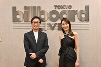 左から武部聡志、望海風斗。