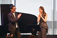 左から武部聡志、望海風斗。