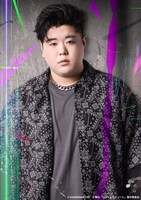 皇希扮する加賀美岳大。