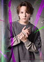 源秀流扮する京極日向。