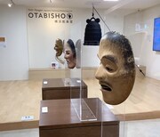 能面展示の様子。