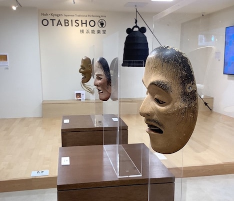 能面展示の様子。