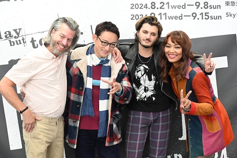 左からトレイ・エレット、山本耕史、アレックス・ボニエロ、Crystal Kay。