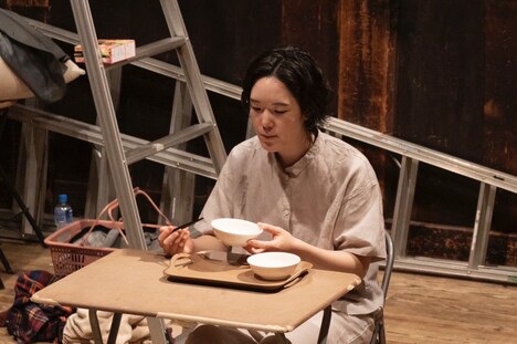 小口舞馨 一人芝居「百日紅の色」稽古の様子。