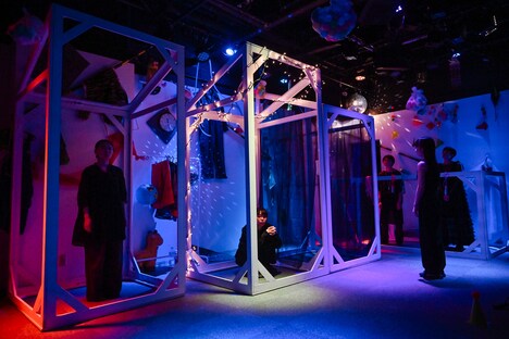 TeXi's「ファジー『ours』」より。（撮影：金子愛帆）