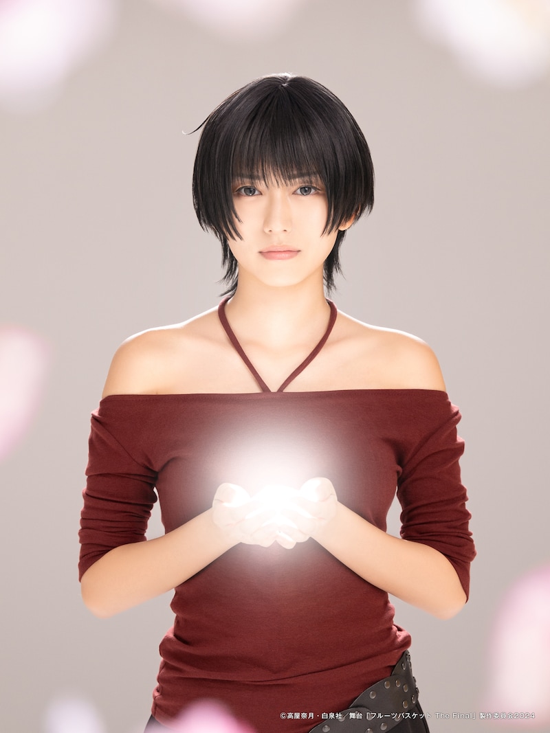 志田音々扮する草摩依鈴。