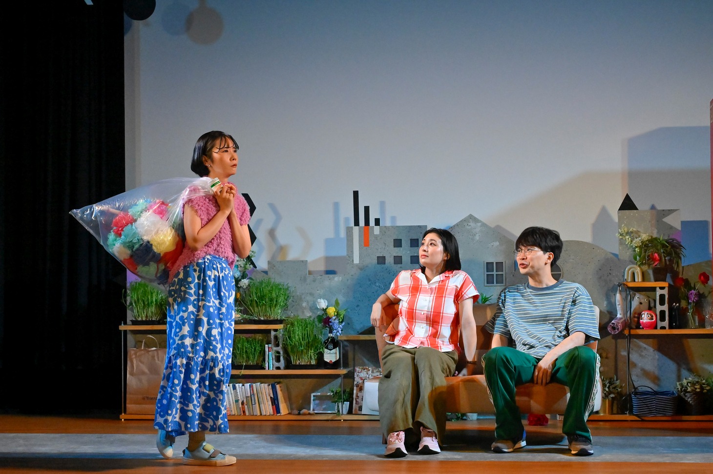 ロロ新作公演「劇と短歌『飽きてから』」より。（撮影：阿部章仁）