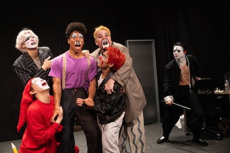 フライングシアター自由劇場「あざみの花咲く頃」より。(c)フライングシアター自由劇場