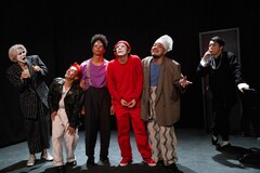 希望と絶望を繰り返す囚人たち…串田十二夜が脚色・演出担う「あざみの花咲く頃」スタート