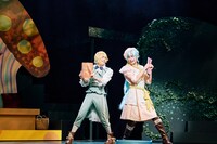 「劇団『ドラマティカ』ACT4 / 魔女とお菓子の家」より。