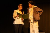 パフォーマンスユニットTWT「セント・メグル・タイム～ぼくらの時空転々記～」より。